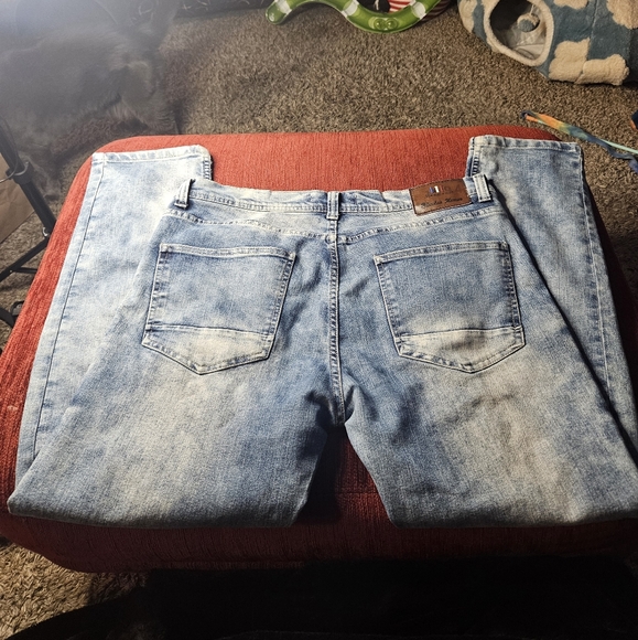 Bleecker & Mercer Men's 36/30 Stone Wash Denim Tapered Fit Jeans - Picture 3 of 5